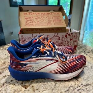 BRAND NEW! Brooks Launch size 10.